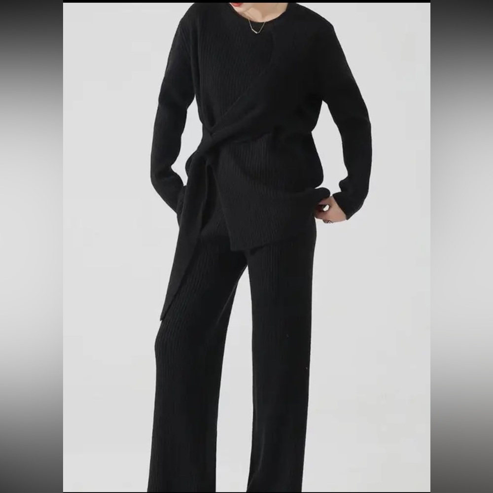 21 Knit Loose Fit knit Pants and Tunic Chic Set - Picture 2 of 4